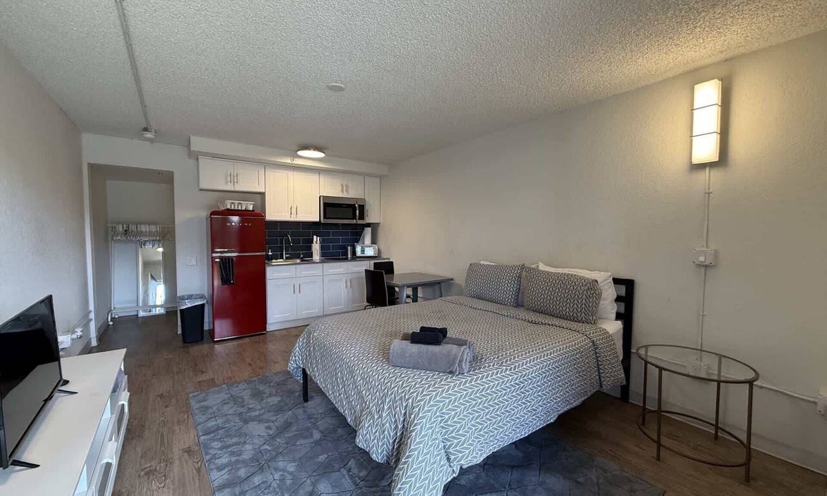 St. Johns Apartment | [02] ATX Studio: 1 Queen, Dog Park, Laundry Access
