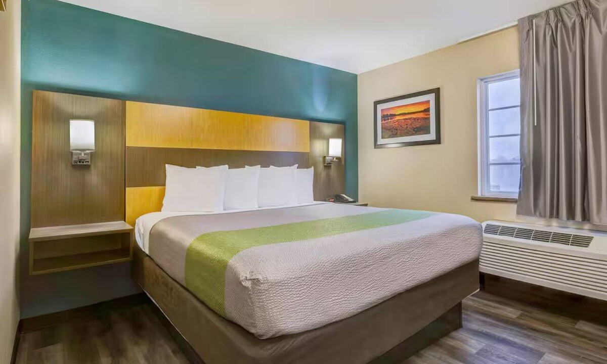 Lenexa Hotel | 1 King Bed Unit w/Kitchenette & Free Parking | Oak Park Mall - 2.4 miles