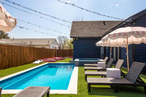 Jefferson House | 10 Min 2 Downtown, Heated Pool, Hot Tub, Putt Putt