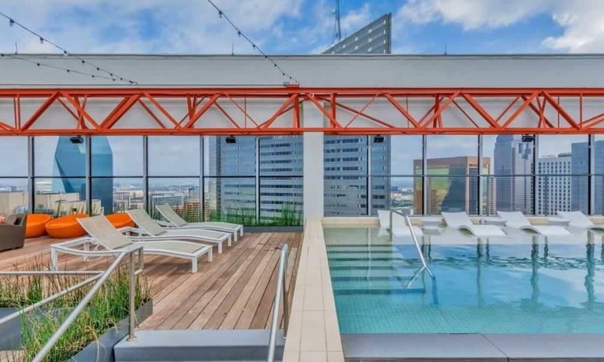 Downtown Dallas Apartment | 18th FL Stylish CozySuites with pool, gym 4