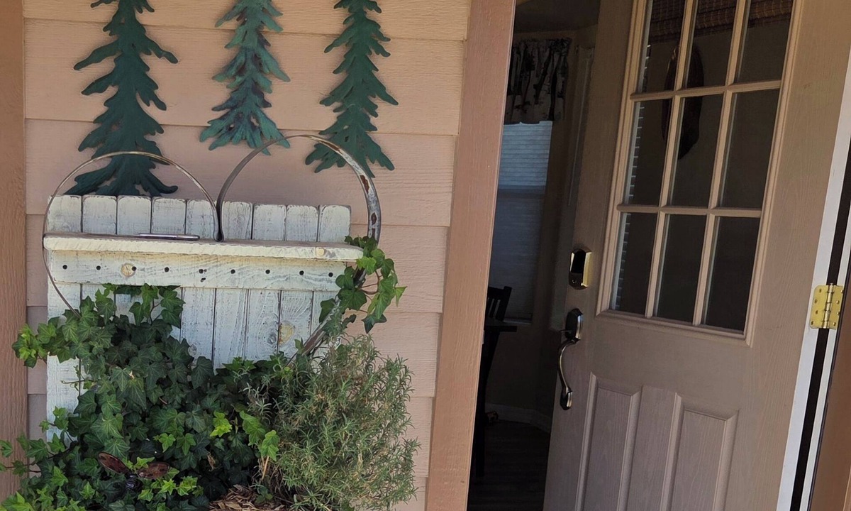 Williamson Cottage | 2 Bedroom Charming Cottage in Williamson Valley