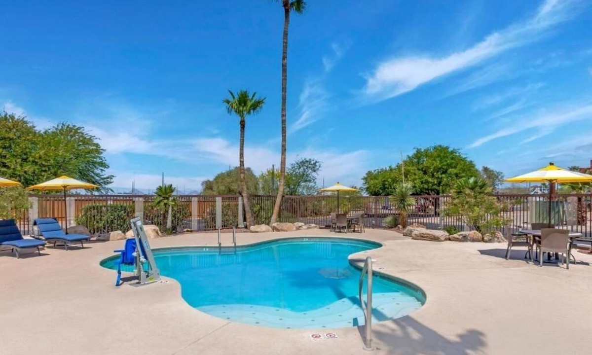 Tucson Hotel | 2 Comfy Room Near Tucson Expo Center w/Pool