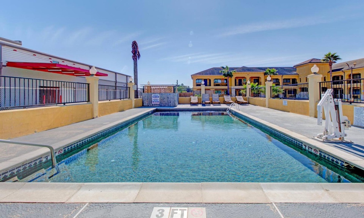 Weslaco Hotel | 2 Convenient Rooms + Parking | Just Minutes from Downtown Weslaco - 1.7 miles