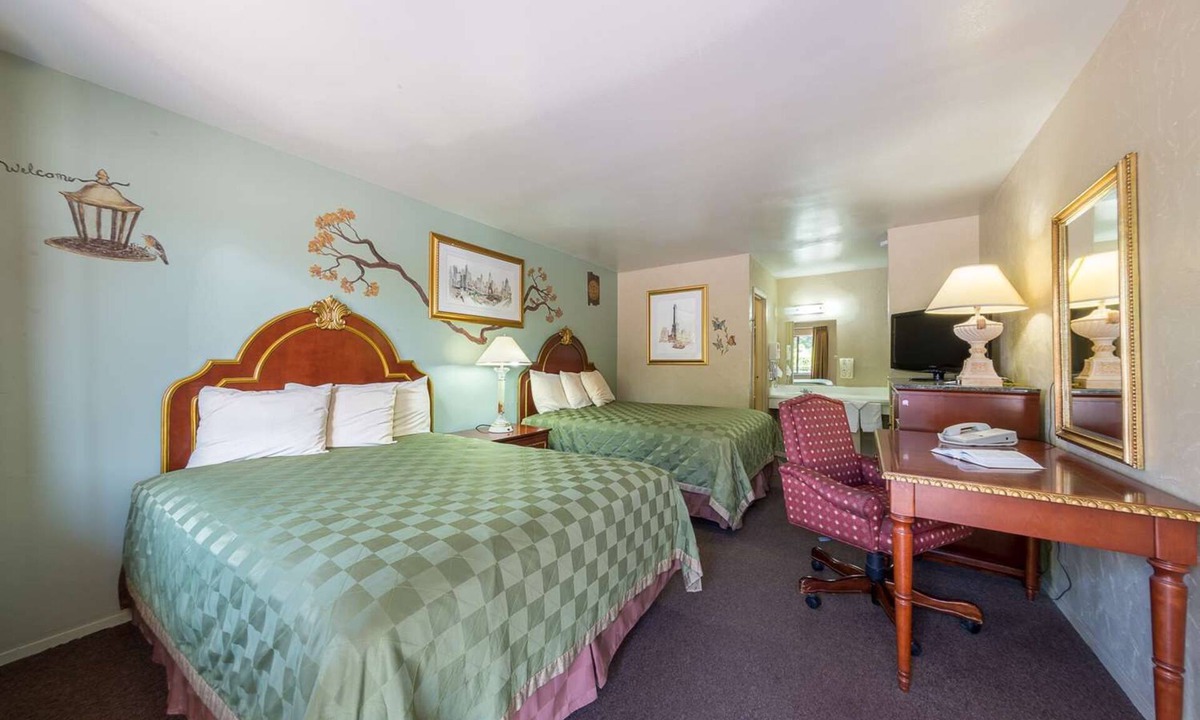 Junction Hotel | 2 Peaceful Rooms | Junction Golf Club - 2.5 miles | Pets Allowed + Seasonal Pool