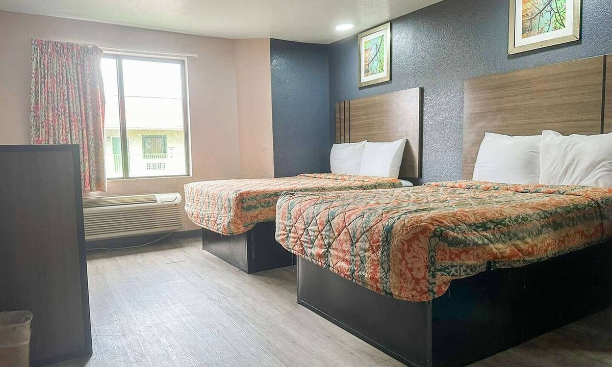 Jackson Hotel | 2 Queen Bed|Smoking|Jackson