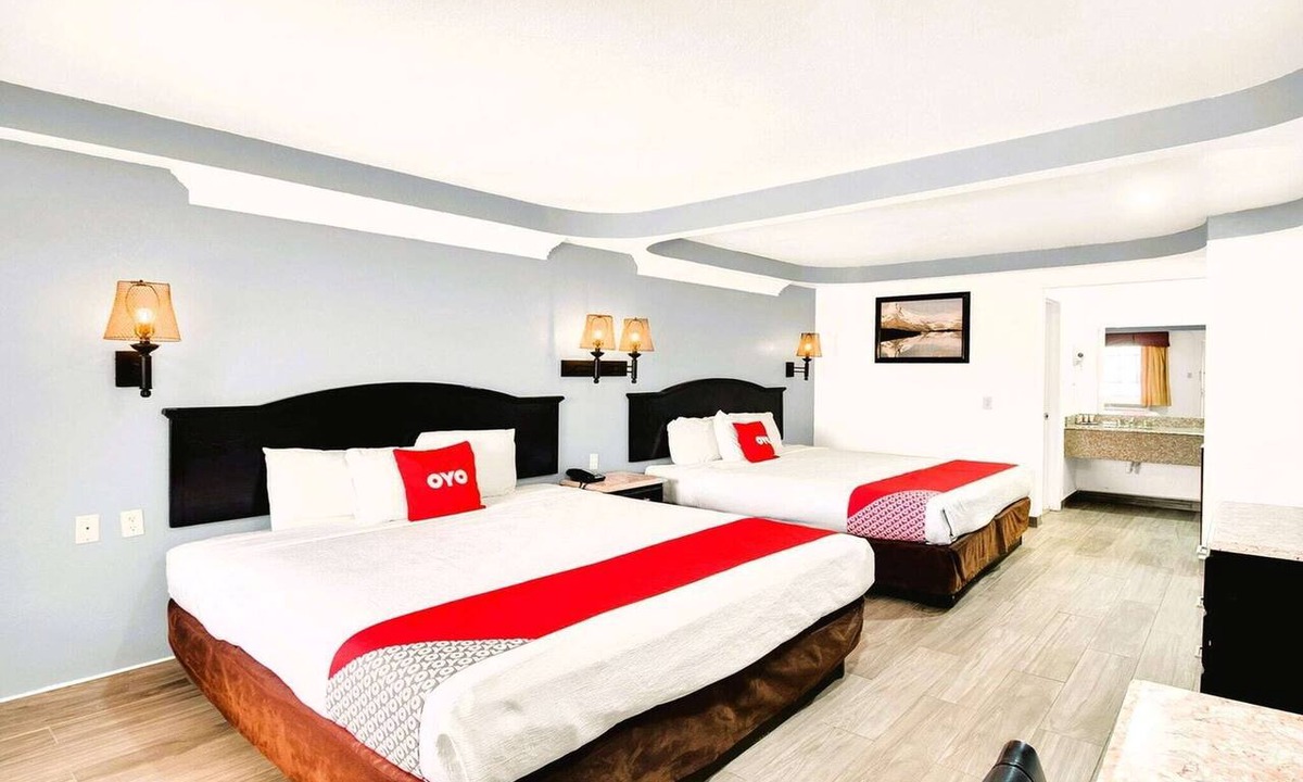 Three Rivers Hotel | 2 Queen Bed | Three Rivers TX