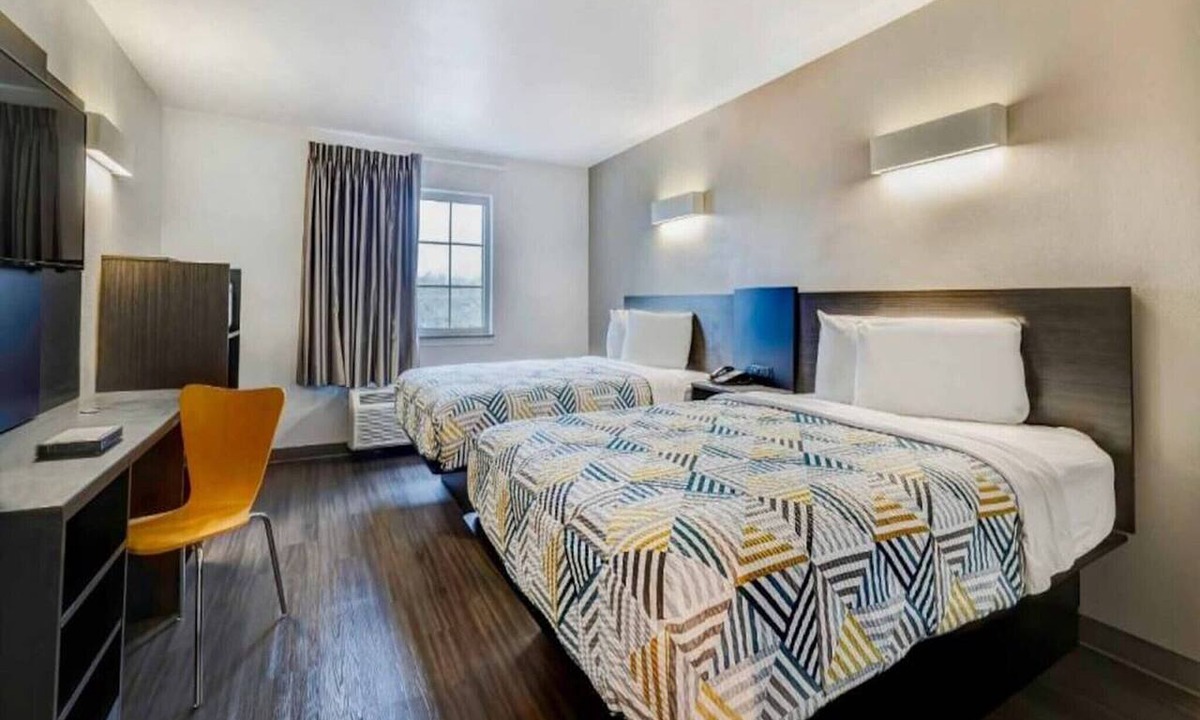 Balch Springs Apartment | 2 Queen Beds | Mobility Accessible Tub Nsmk
