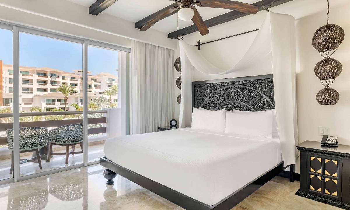 Zona Hotelera Hotel | 2 Relaxing 3BR Penthouses w/Spa Tubs & Sea Views – Close to San José Galleries