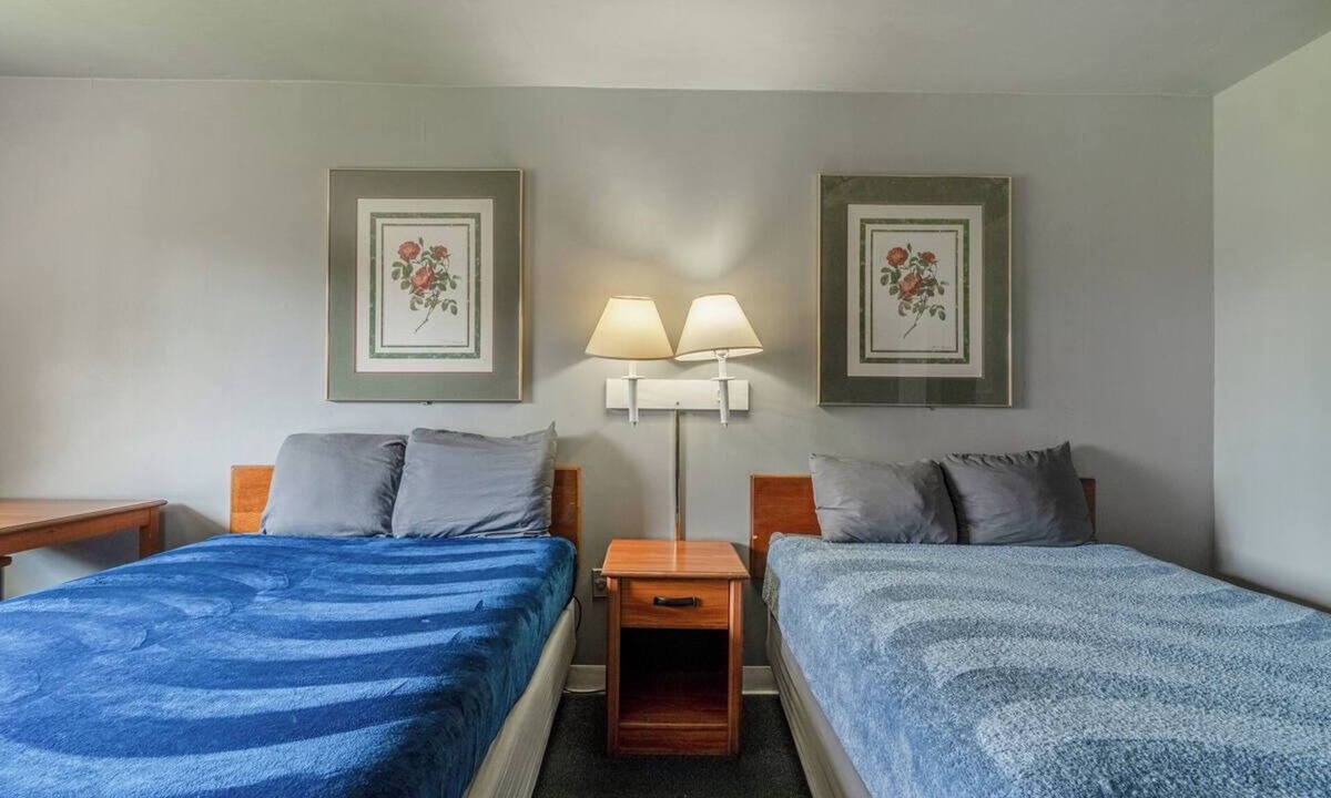 Livingston Hotel | 2 Rooms with 2 Full Beds - Easy Highway Access to Livingston Dining & Shops