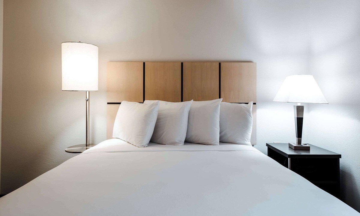 Fossil Creek Hotel | 2 Suites | Free Parking | Near Park