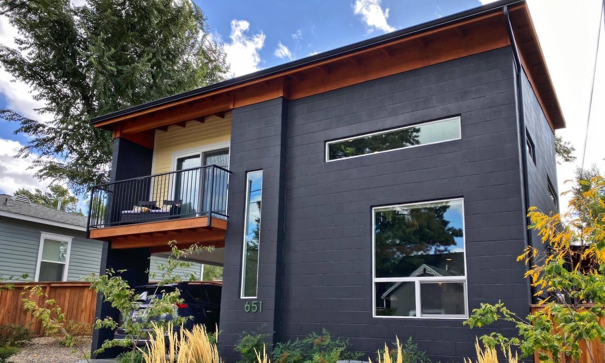 Prescott House | 2 Sumptuous Master Suites - 8 min walk to DOWNTOWN!