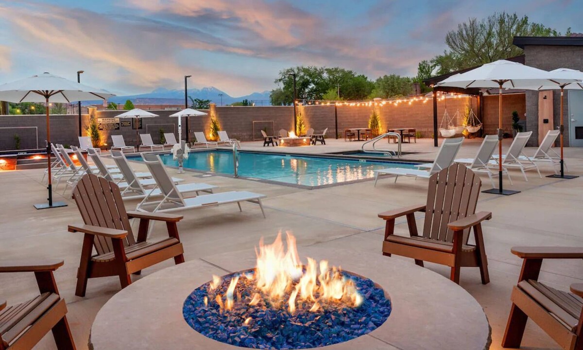Moab Hotel | 2 Units | Near Downtown Deluxe Stay | Gravity Haus, Outdoor Pool