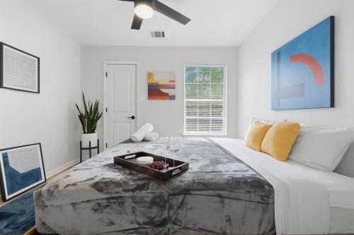 Central East Austin House | 2025 Build 4BR King Suites Home Perfect for Relocating, ACL, F1 & Football Stays