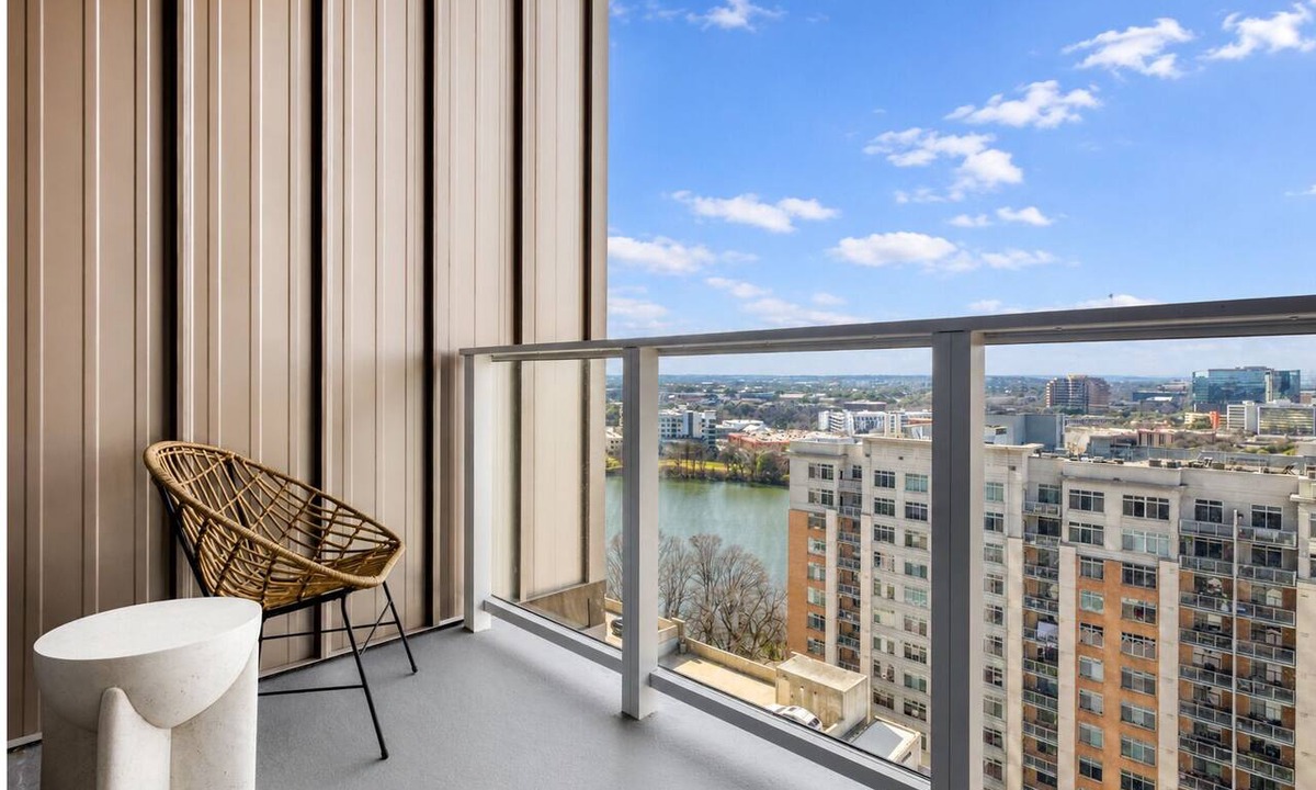 Rainey Street Historic District Condo | 2BDR Condo w/Luxe Amenities in Downtown | Natiivo