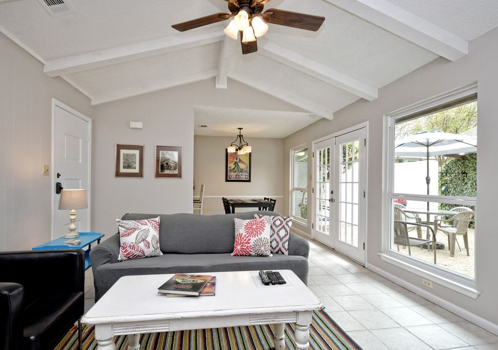 Greater South River City House | 2BR/1.5BA Charming House Off South Congress, Downtown Austin, Sleeps 6