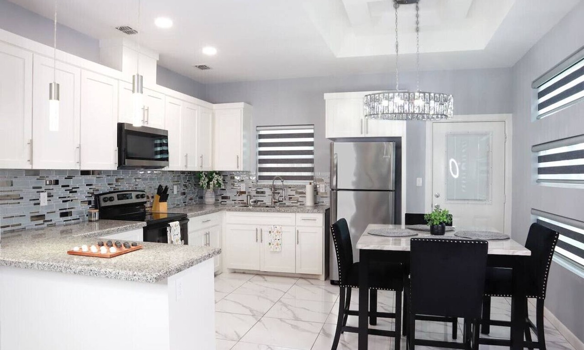 Alamo Apartment | 2BR Luxe Home Near Downtown Pharr
