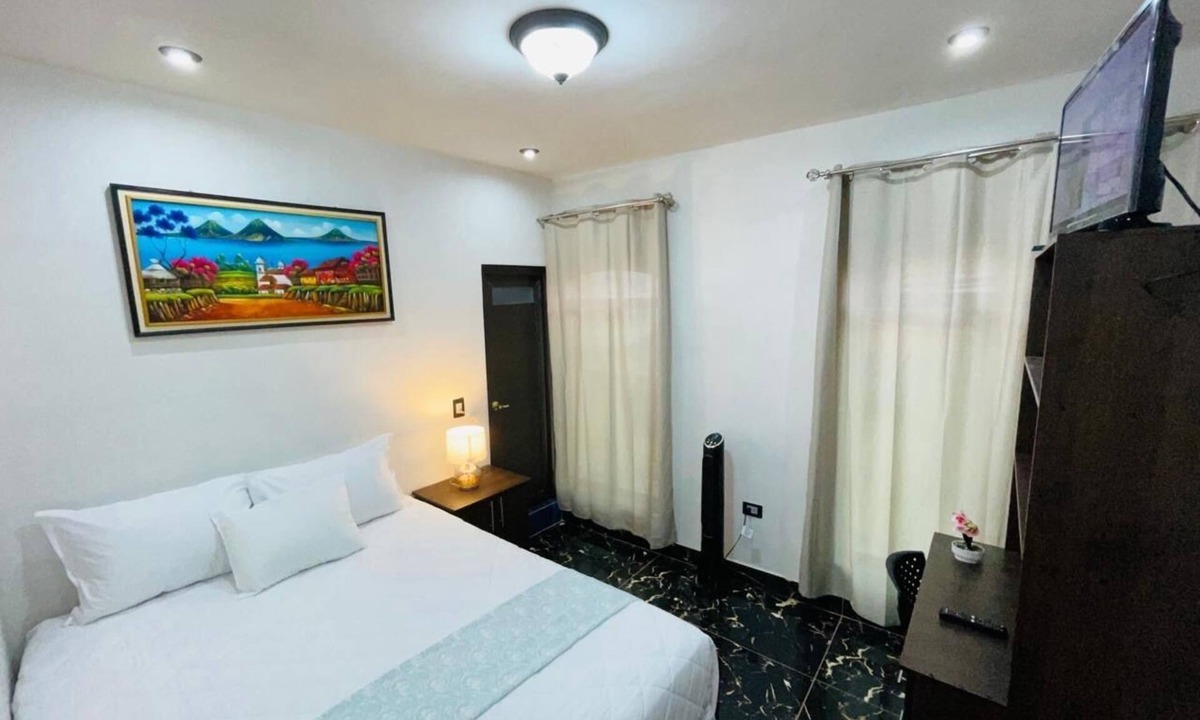 Panajachel House | 3 bedroom in house in charming Panajachel with AC, WiFi. Enjoy your stay