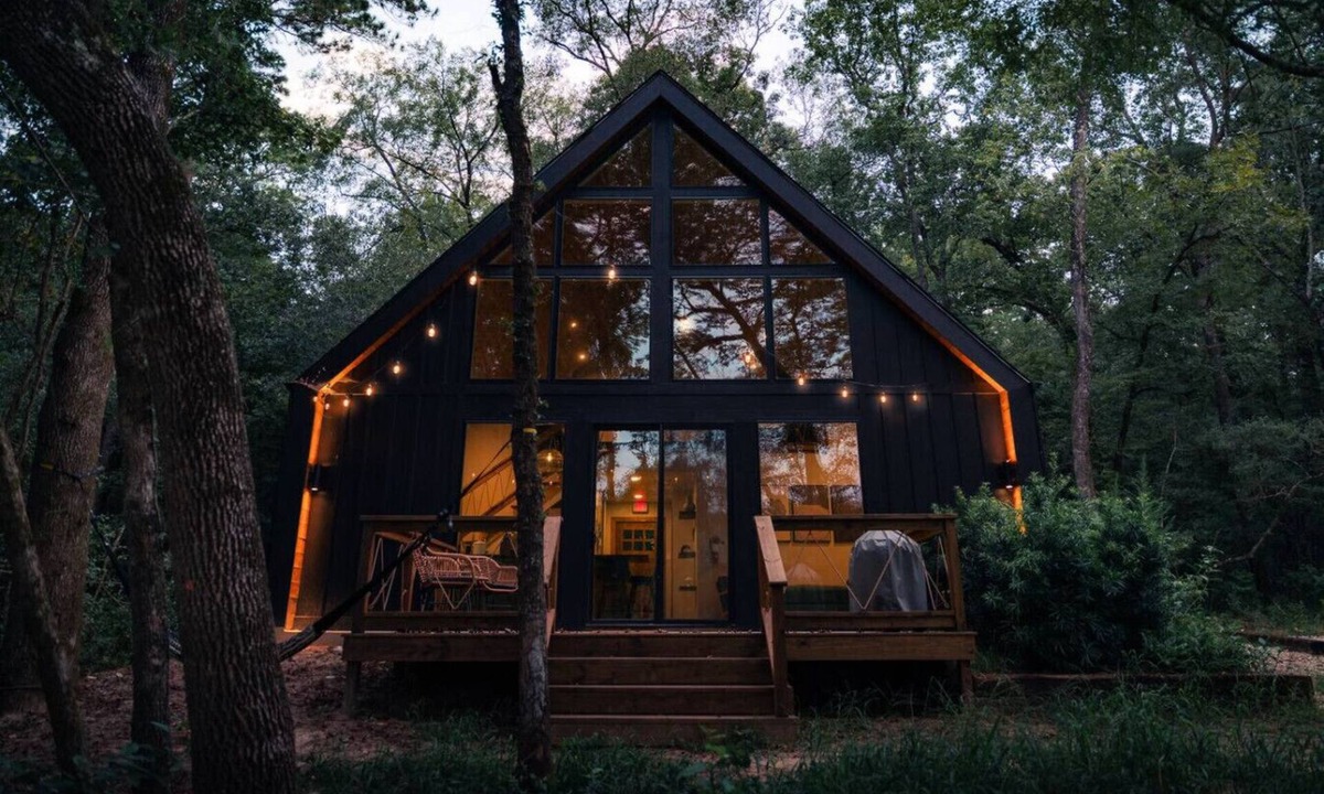 Conroe Cabin | #3 Blue Jay at Lost Forest Cabins