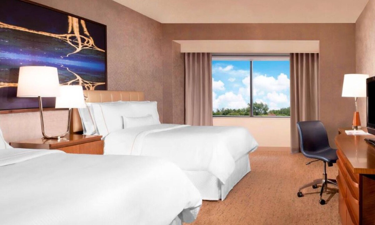 Park Central Hotel | 3 Chic Rooms with Onsite Pool & Gym Access. Close to Dallas Park Central