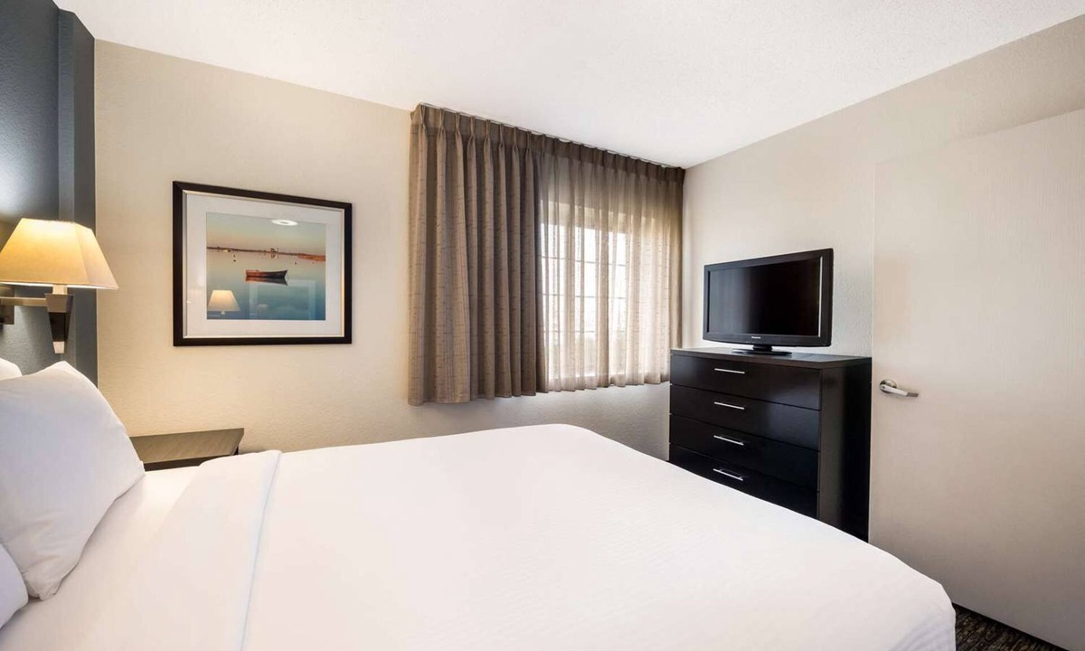 Central Oklahoma City Hotel | 3 Classic Suites Near OKC Airport & Myriad Gardens