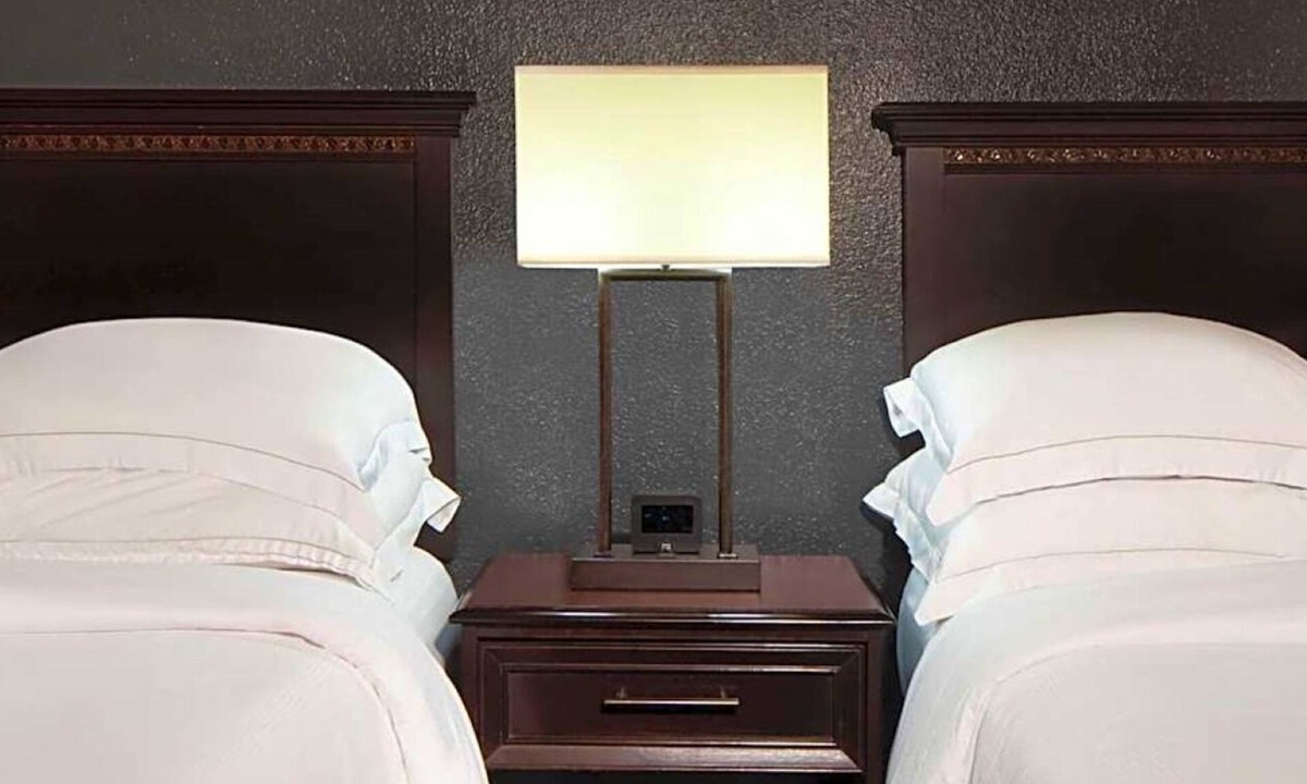 Nassau Bay Hotel | 3 Cozy Rooms by Clear Lake and explore Space Center Houston