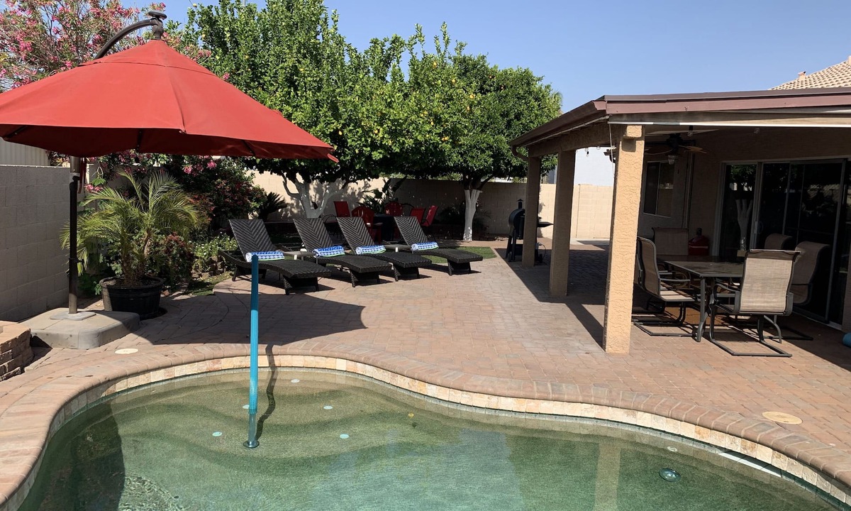 East Mesa House | 3 King Beds, Heated Pool!