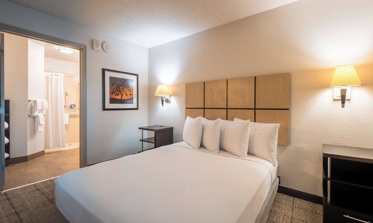 Fossil Creek Hotel | 3 Modern Suites | Outdoor Grill | Near Airport