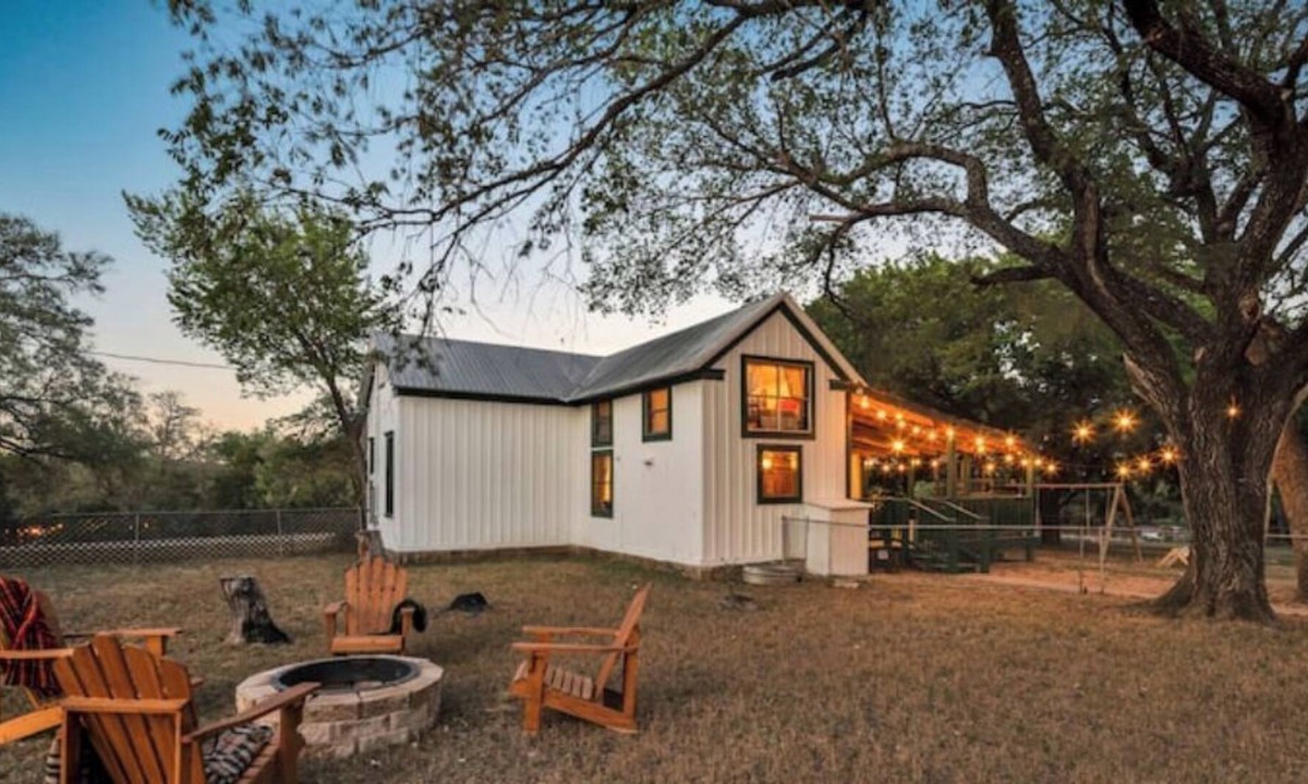 Smithwick House | 3 pet-friendly cabins on 8 acres with hot tub.