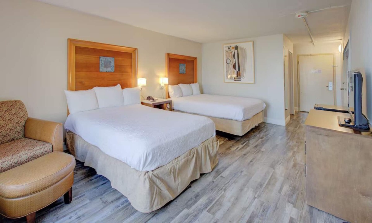 Duncanville Hotel | 3 Rooms w/2 Queens & Free Parking Near AT&T Stadium – Ideal for Game Days