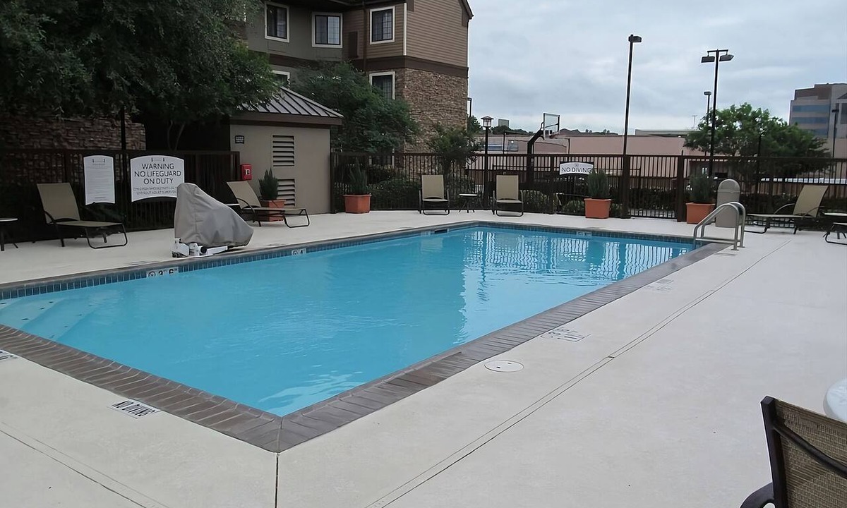Vance Jackson Hotel | 3 Spacious Suites with Full Kitchens | Pet-Friendly | Free Breakfast
