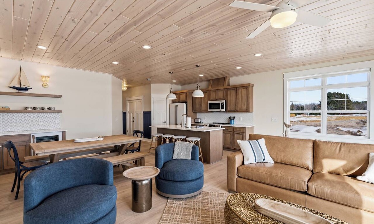 Garrison House | 3-Unit Coastal Retreat on Mille Lacs