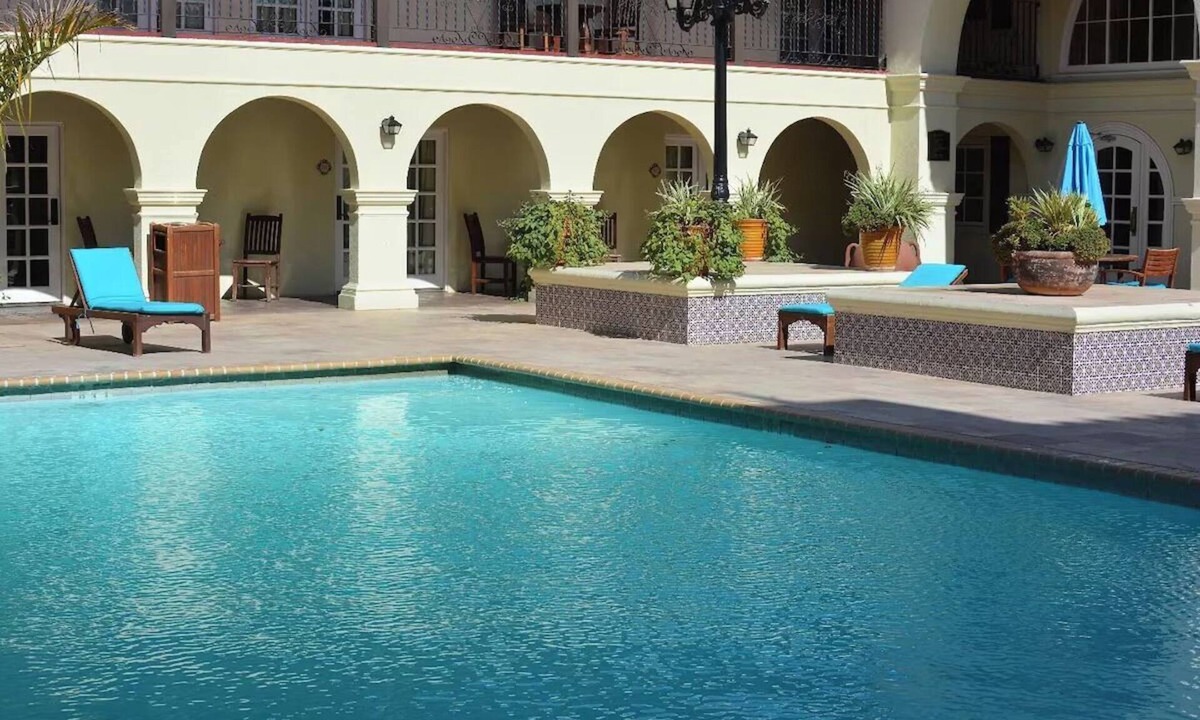 Western Division Hotel | 3 Units | Pet-Friendly Laredo stay w/Pool & Bar