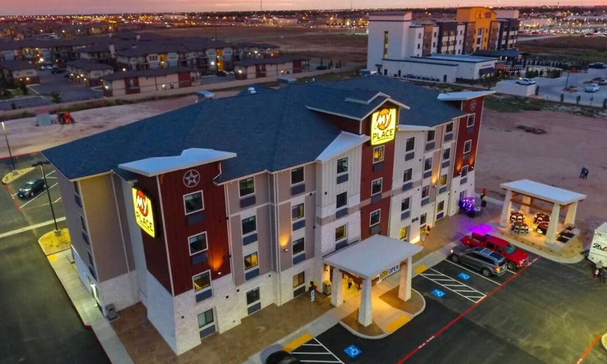 Lubbock Hotel | 3 Units | Spacious Stay Near Joyland Park w/Kitchenette & Parking