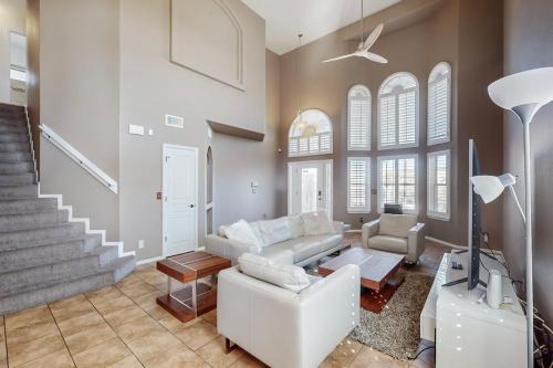 Las Cruces Villa | 3061 Chippewa Summit