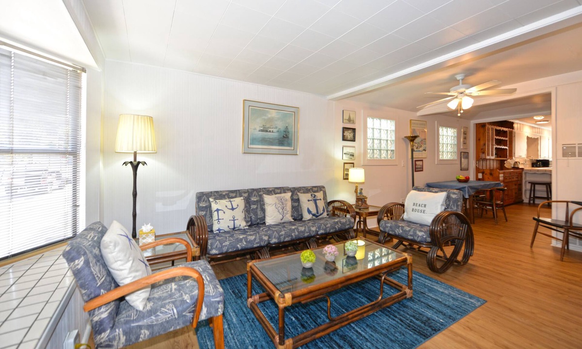 Avalon House | 317CA, WIFI, PRIVATE BALCONY W/BBQ, CLOSE TO BEACH - 317 Catalina Ave.