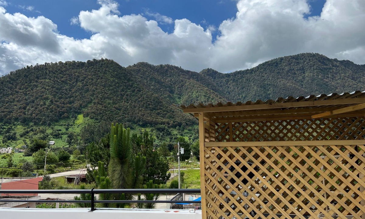 Santa Clara La Laguna House | 3BR Guatemala Highlands - Rooftop·Fireplace·Rum Distillery Nextdoor