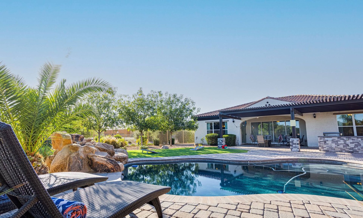 Queen Creek House | 3BR w pool, spa bath, smart TVs!