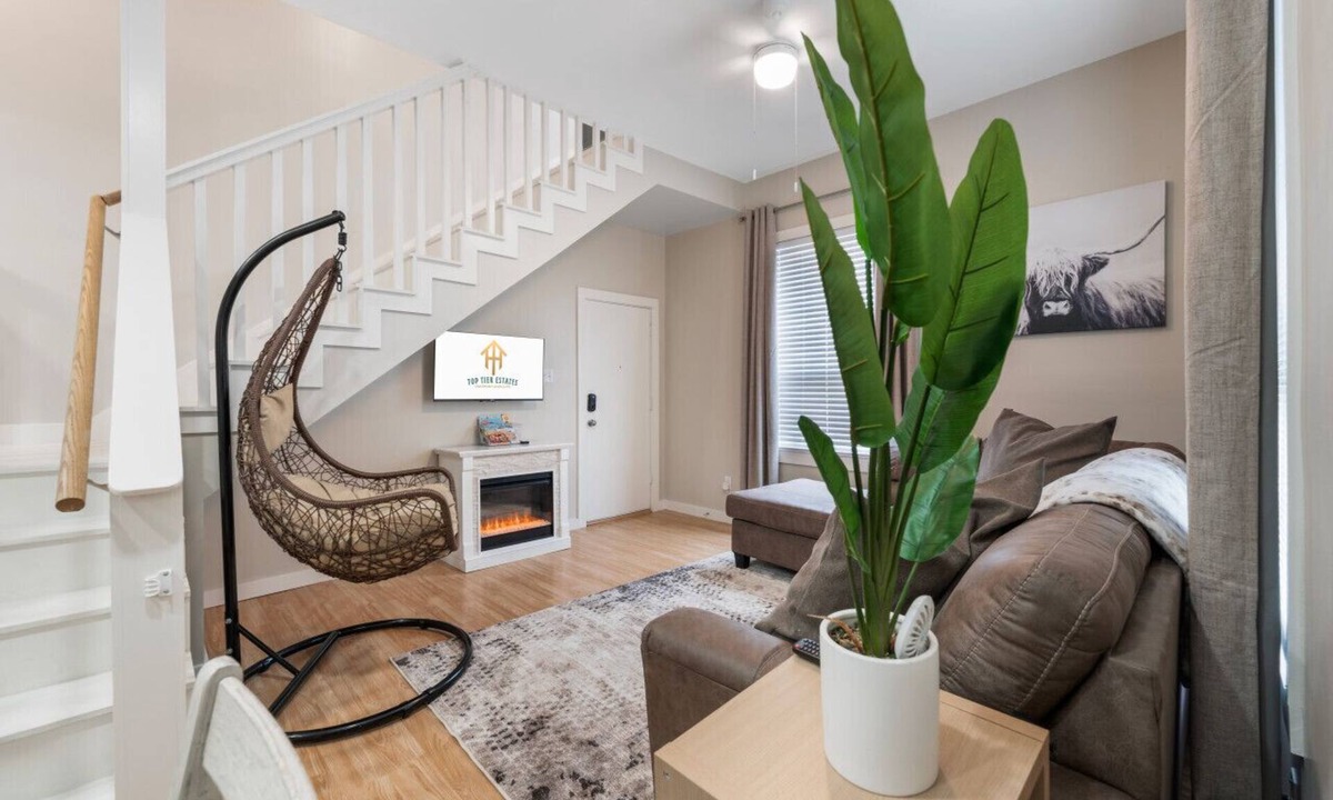 Fort Worth Cottage | 4 Queen Beds High Speed Wifi Private Parking