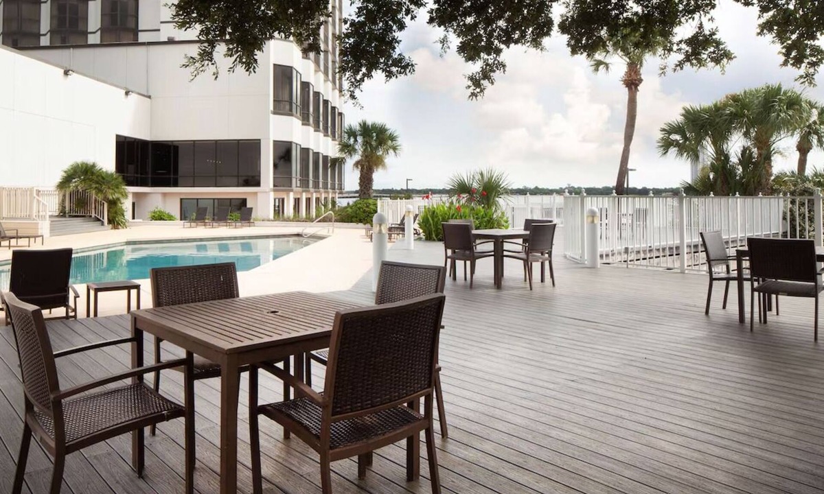 Nassau Bay Hotel | 4 Spacious Rooms Near Armand Bayou Nature Center + 4 mins to NASA Space Center