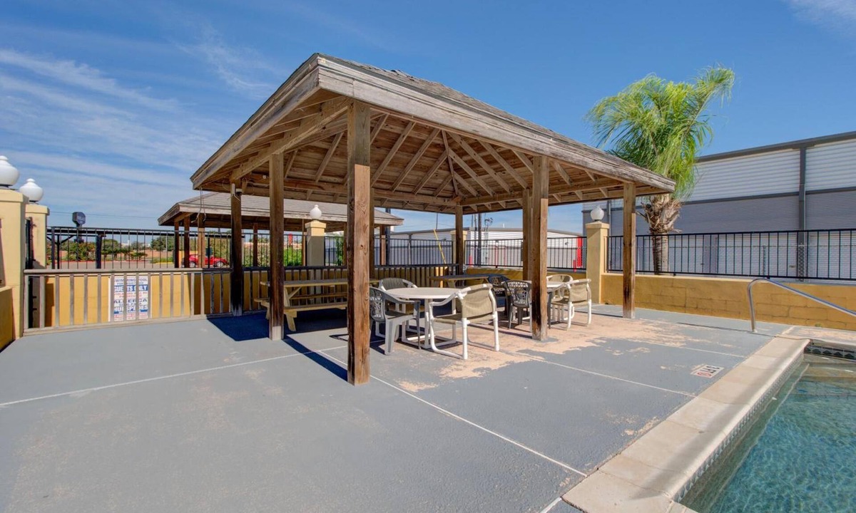Weslaco Hotel | 4 Units w/Free Parking | Affordable Stay Close to Valley Nature Center - 2.5 mi