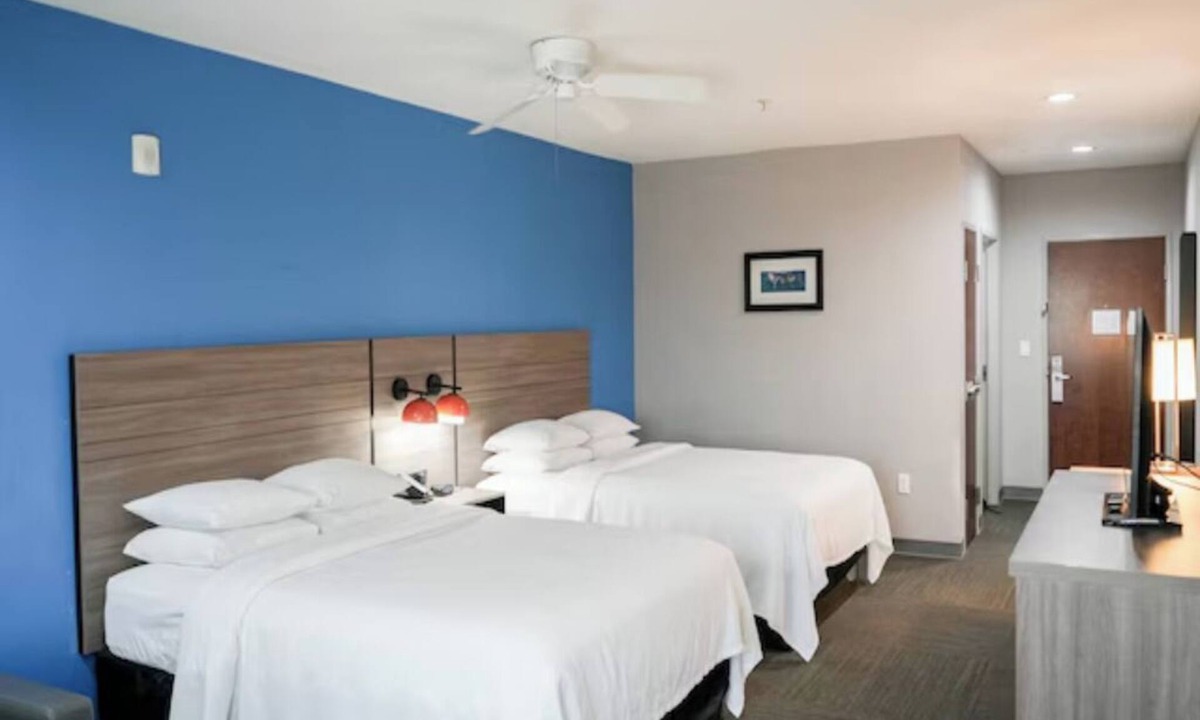 Port Aransas Hotel | 4 Welcoming Rooms Perfect for Families on Port Aransas Getaway | Free Parking