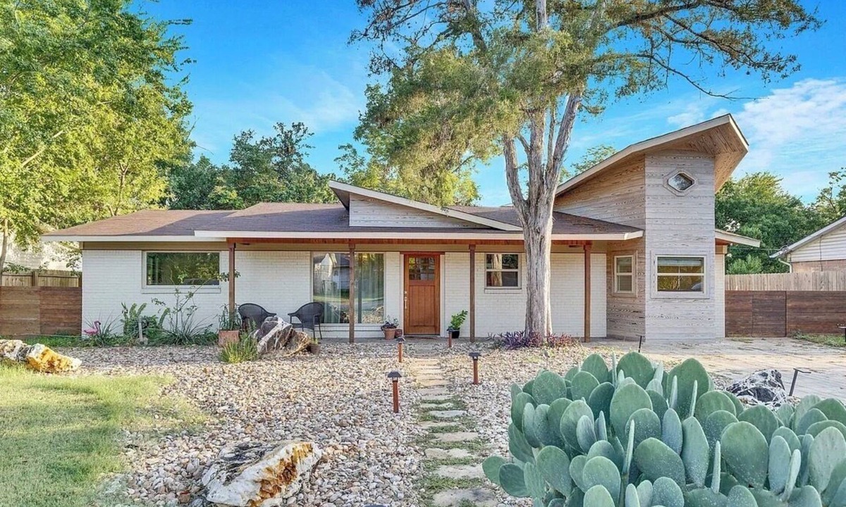 Barton Hills House | 4br Ranch Style Home - Central Austin