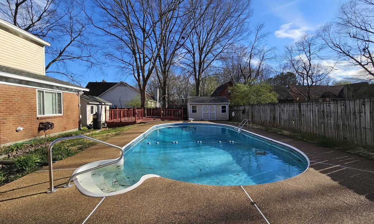 Southwind House | 5-BR Home with Pool Near Collierville - Primary Master Bedroom Downstairs.