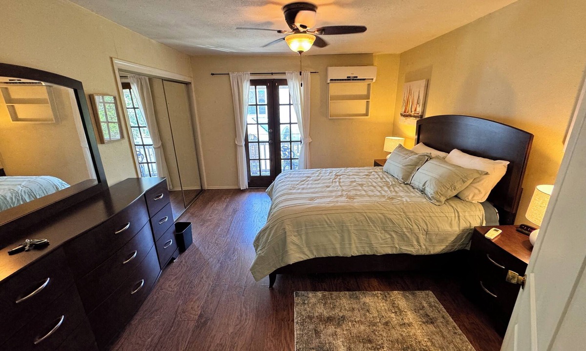 Faubourg Delassize Condo | 500 per night Super Bowl apartment New Orleans Garden District
