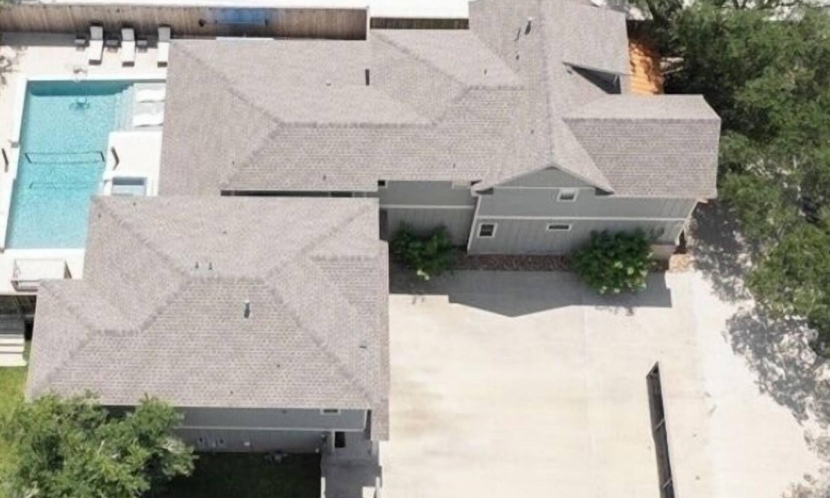 College Station House | 5BR 5.5BA Home Just a to Walk to Kyle Field Private Pool + Hot Tub Sleeps 16