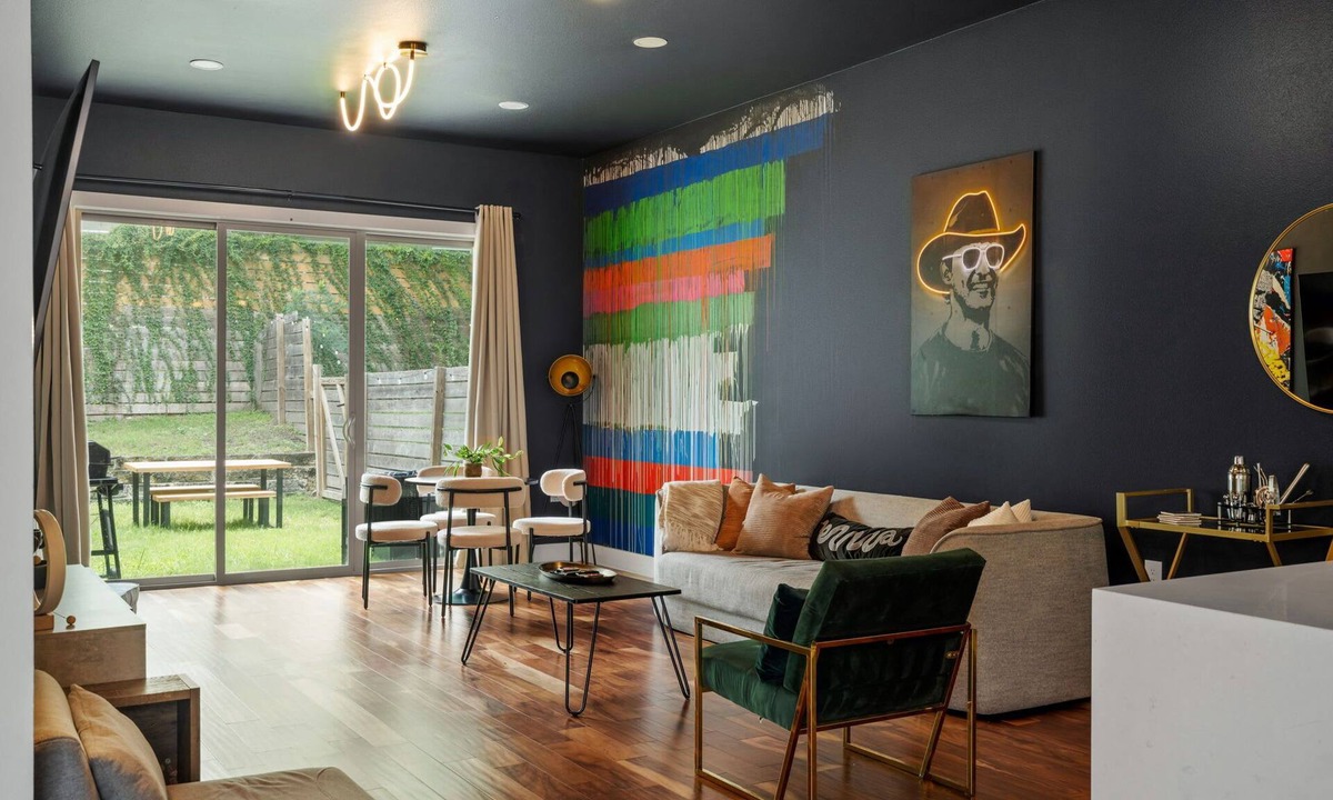 MLK House | 6BR East Austin Complex - Sleeps 20 - Pet Friendly