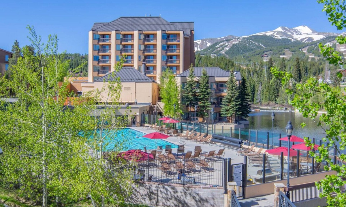 Peak 9 Condo | 7767^ Gorgeous View - Ski-In/Out - 4 Season Pool!
