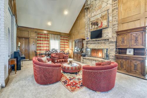 Ederville House | 8 Mi Dallas Stadium! Fort Worth Home w/Pool