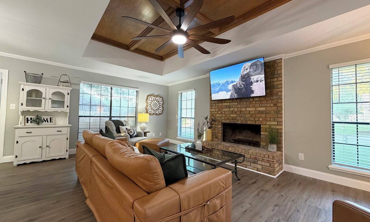 Texarkana House | A Quiet Place - King Beds - Carport - Sidney North