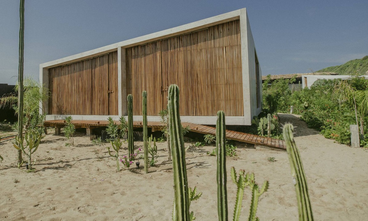 Puerto Escondido House | A sophisticated atmosphere on a virgin beach.